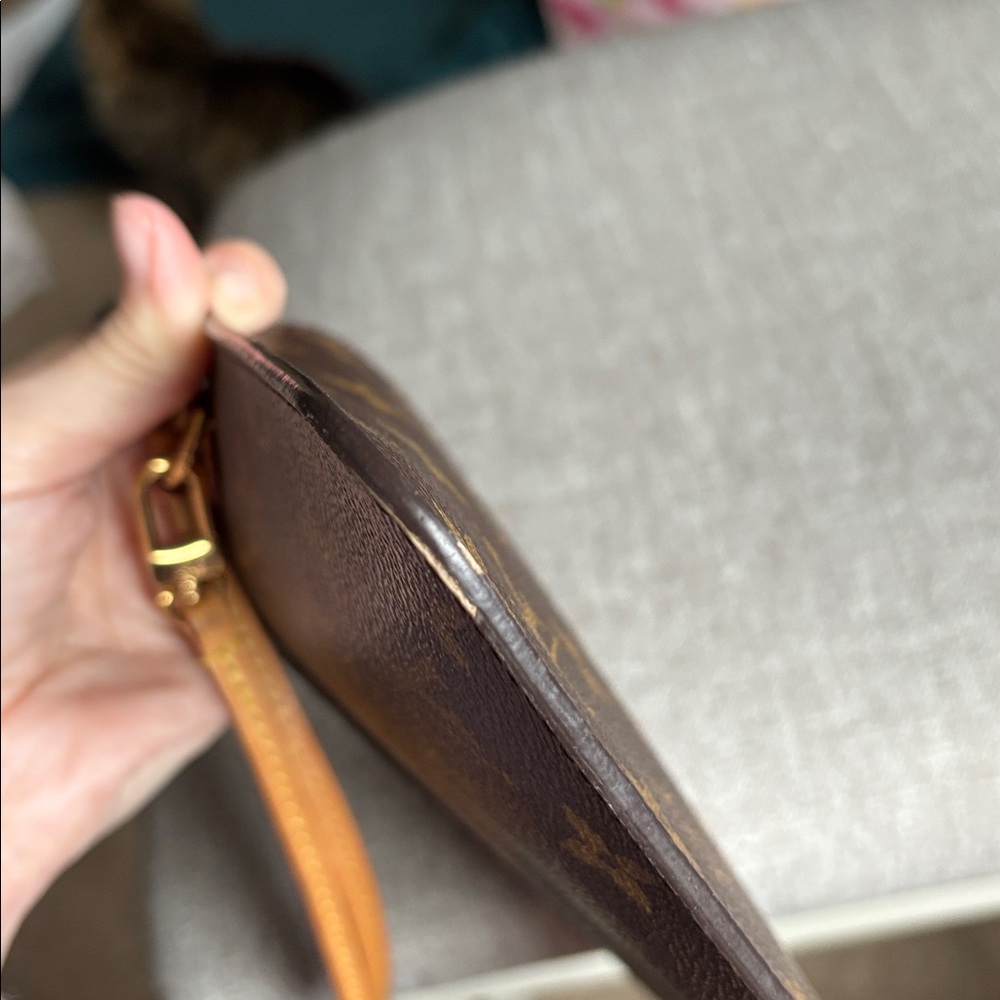 Louis Vuitton pouch - Picture 4 of 12